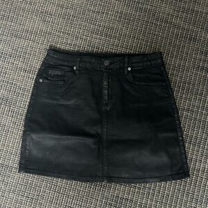 Blank nyc costed denim mini skirt.